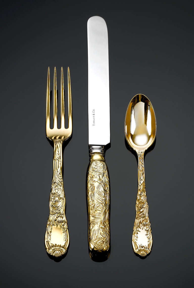 Tiffany Chrysanthemum Flatware Service in Boulle Chest, 127 Piece In Excellent Condition In New Orleans, LA