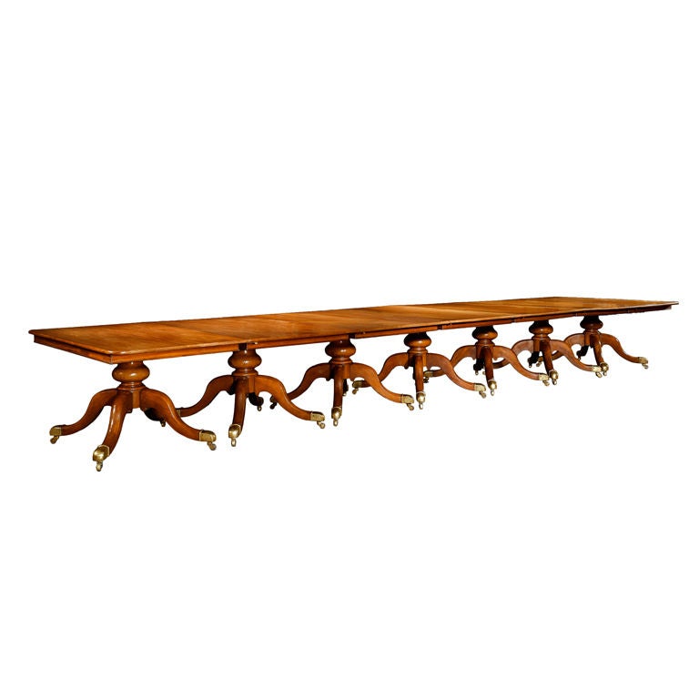 Incroyable table à manger anglaise à sept pieds en acajou en vente