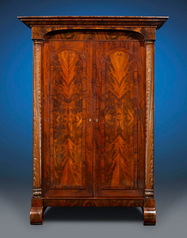 The luxuriousness of mahogany distinguishes this excellent American Empire style armoire. The grain and caliber of the timber denotes the armoire’s superiority and top-level craftsmanship, while its brilliant austere design allows these highly