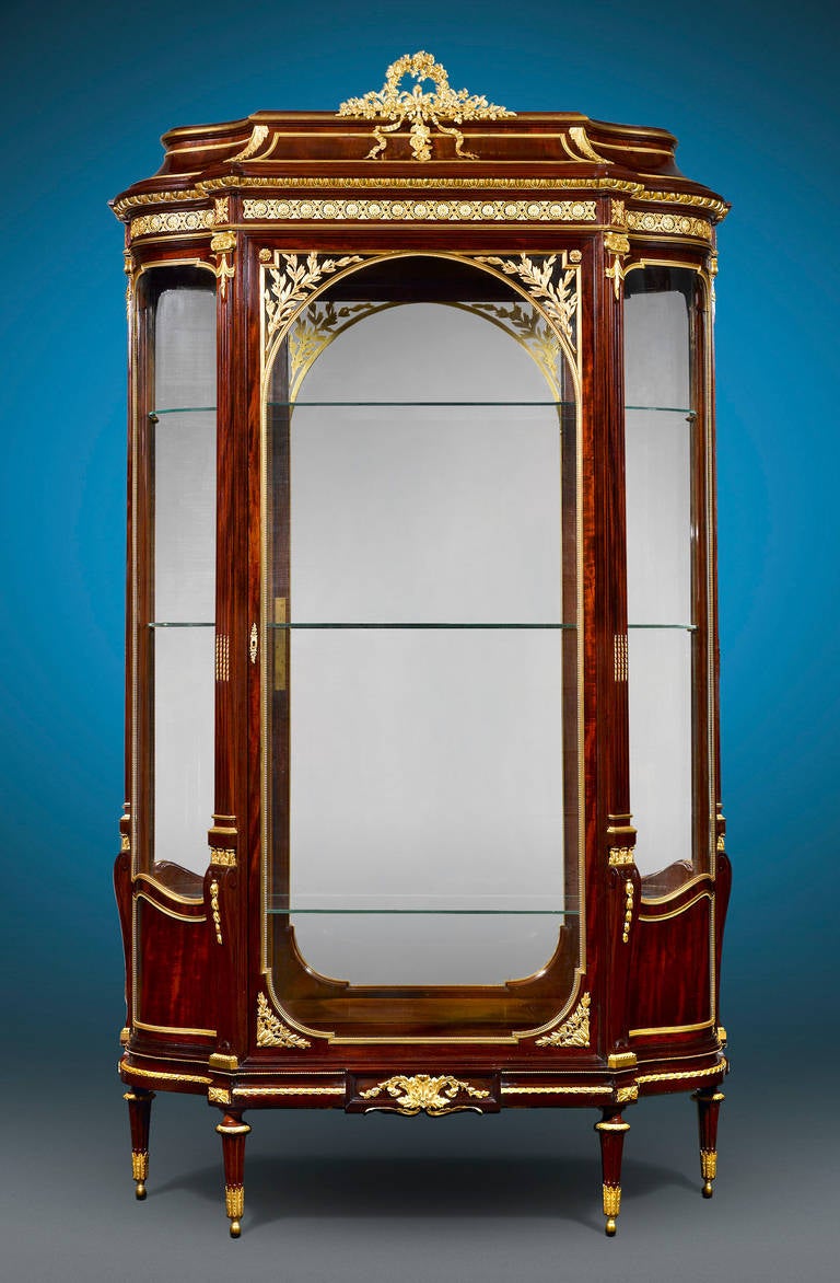 French Pair of Rococo Vitrines by François Linke 