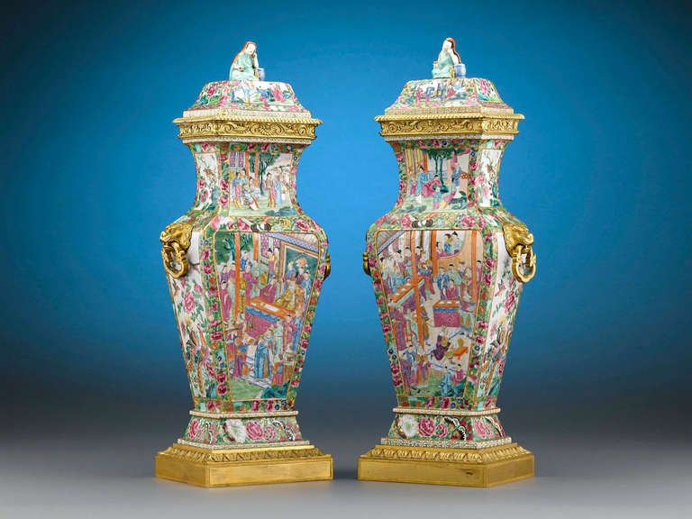 A Pair of Fine Chinese Porcelain Urns In Excellent Condition In New Orleans, LA