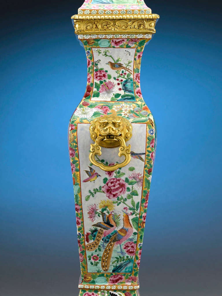 A Pair of Fine Chinese Porcelain Urns 2
