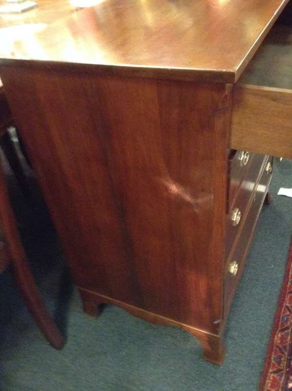 Hepplewhite Style Bachelors Chest In Good Condition In Middleburg, VA