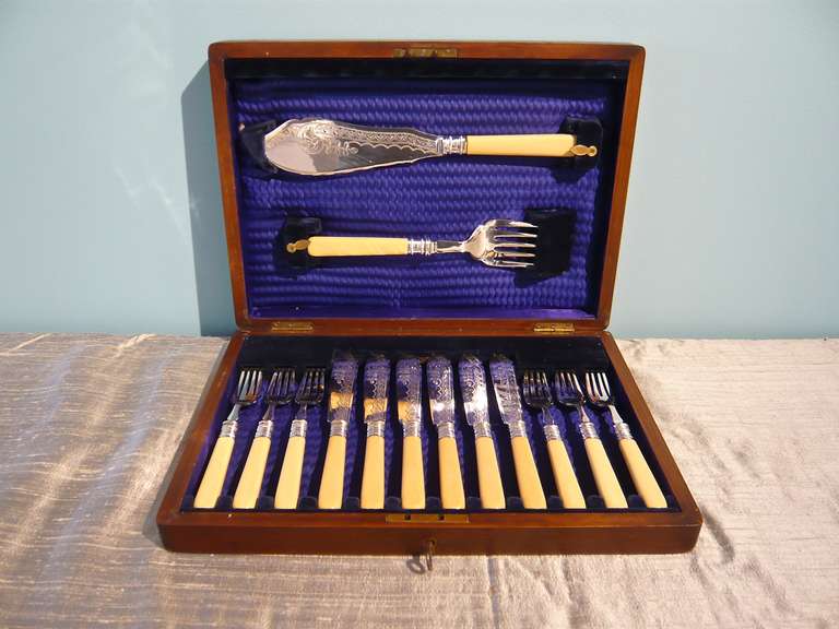 English Silverplate and Bone Boxed Fish Service for 6