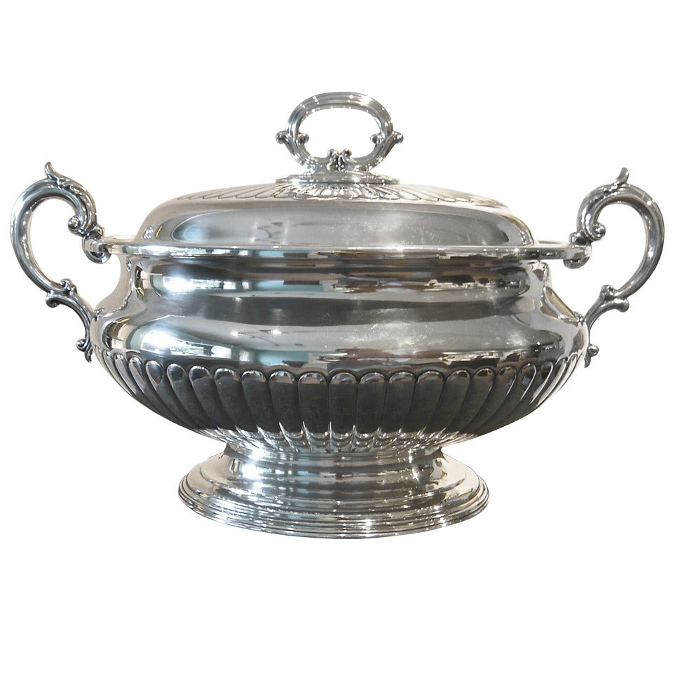 Large English Victorian-Era Silverplate Tureen For Sale