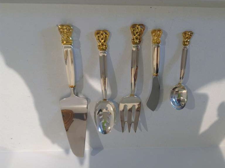 Towle Sterling Silver Flatware - 95 Pieces Celtic Weave Pattern In Excellent Condition In Middleburg, VA