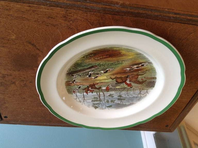 FABULOUS SET OF 24 ENGLISH SPODE CHINA DINNER PLATES WITH VARIOUS ILLUSTRATION BY J.F.HERRING.  ALL DINNER PLATES HAVE A CREAM BACKGROUND WITH A SOLID GREEN BORDER LINE.  THESE CAN BE PURCHASED AS A TOTAL OF 24 DINNER PLATES OR I AM HAPPY TO SPLIT