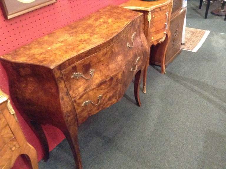 Italian Bombe Chest or Commode In Good Condition In Middleburg, VA