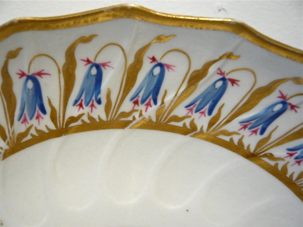 Pair of Early 19th Century English Porcelain Plates For Sale 2