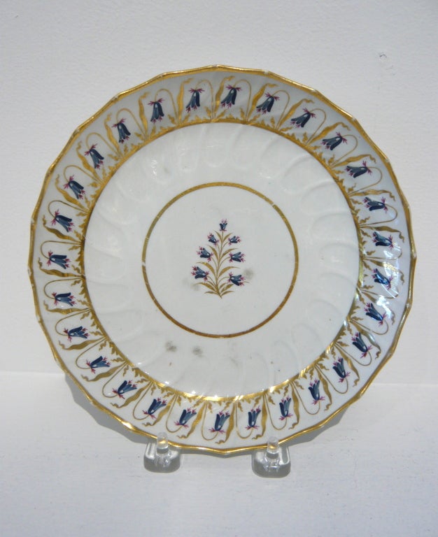 Pair of Early 19th Century English Porcelain Plates For Sale 3