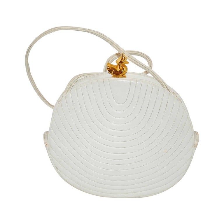 Judith Leiber Bolso de piel de becerro blanco roto "Duckie" con herrajes y pespuntes detallados en venta