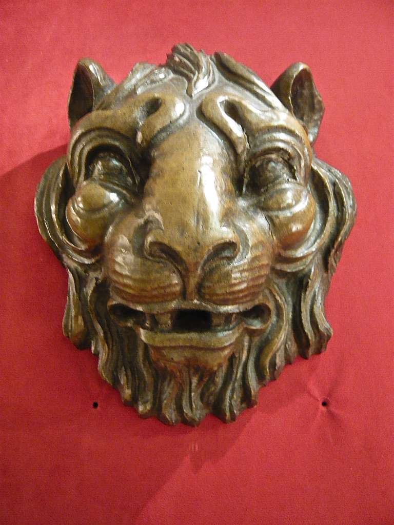 A wonderful wall plaque of a lion's head.