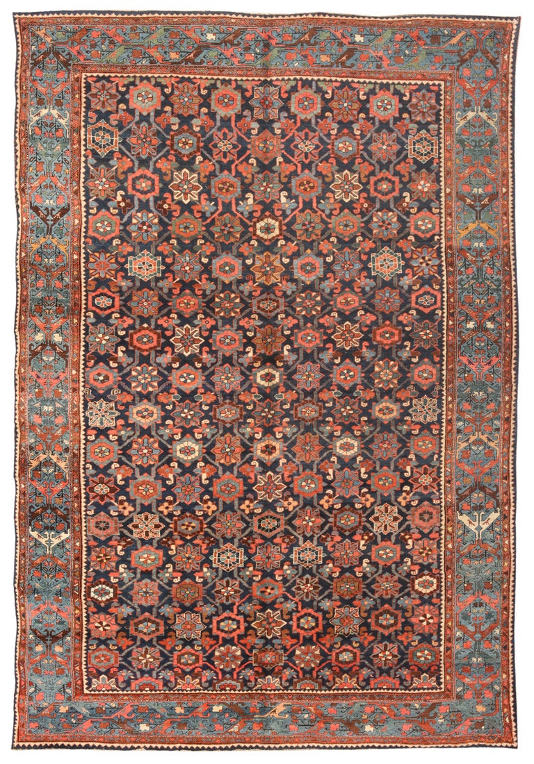 Antique Persian Bidjar carpet. Measures: 11.11 x 8.