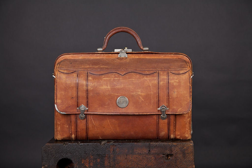 American 1910 to 1920's Brown Leather Traveler's Bag