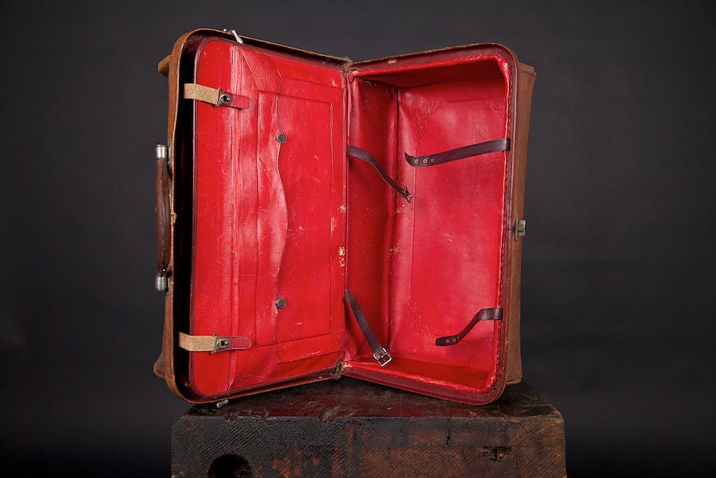 20th Century 1910 to 1920's Brown Leather Traveler's Bag