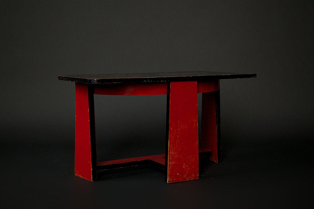 1940s Modernist Red and Black Side Table In Good Condition In New Rochelle, NY