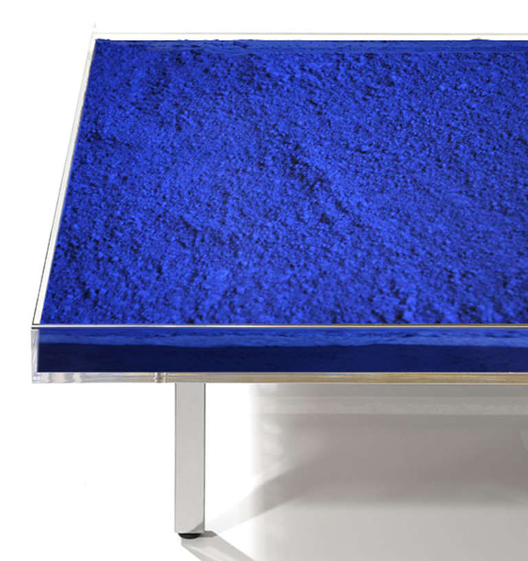 table d'appoint bleu klein