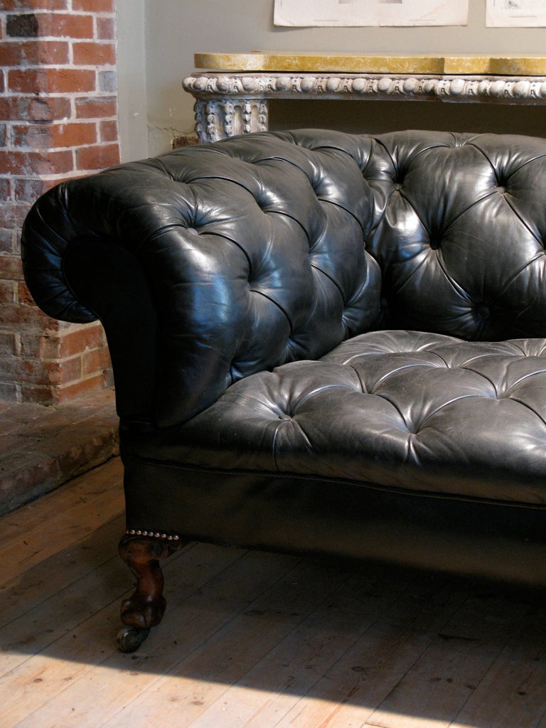 19th c. English Country House Leather Chesterfield In Excellent Condition For Sale In Gloucestershire, GB