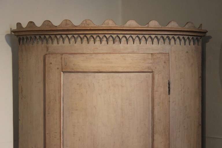19th Cent Swedish Corner Cupboard in Original Paint In Good Condition In Gloucestershire, GB