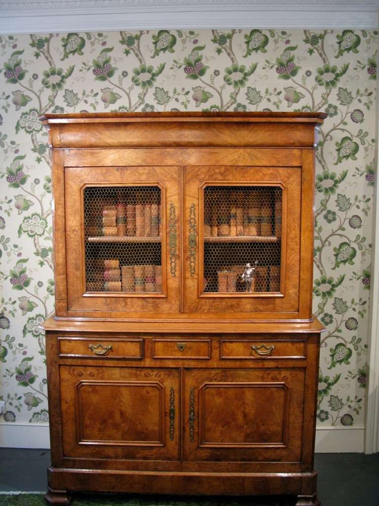 A good quality 19th Cent French Buffet a deux Corpes In Excellent Condition In Gloucestershire, GB