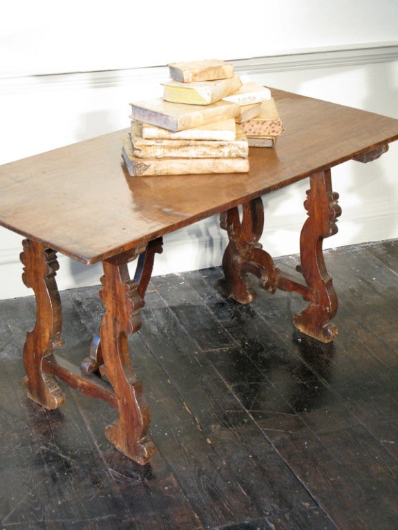 19th Century Spanish Walnut Occasional Table For Sale 2