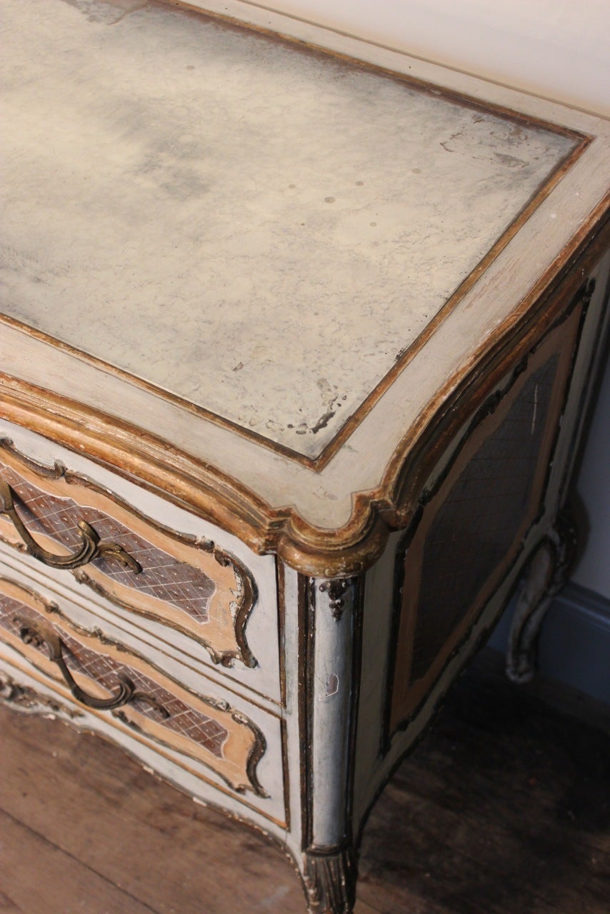 1950s Italian Painted Commode with its Original Mirrored Top For Sale 1