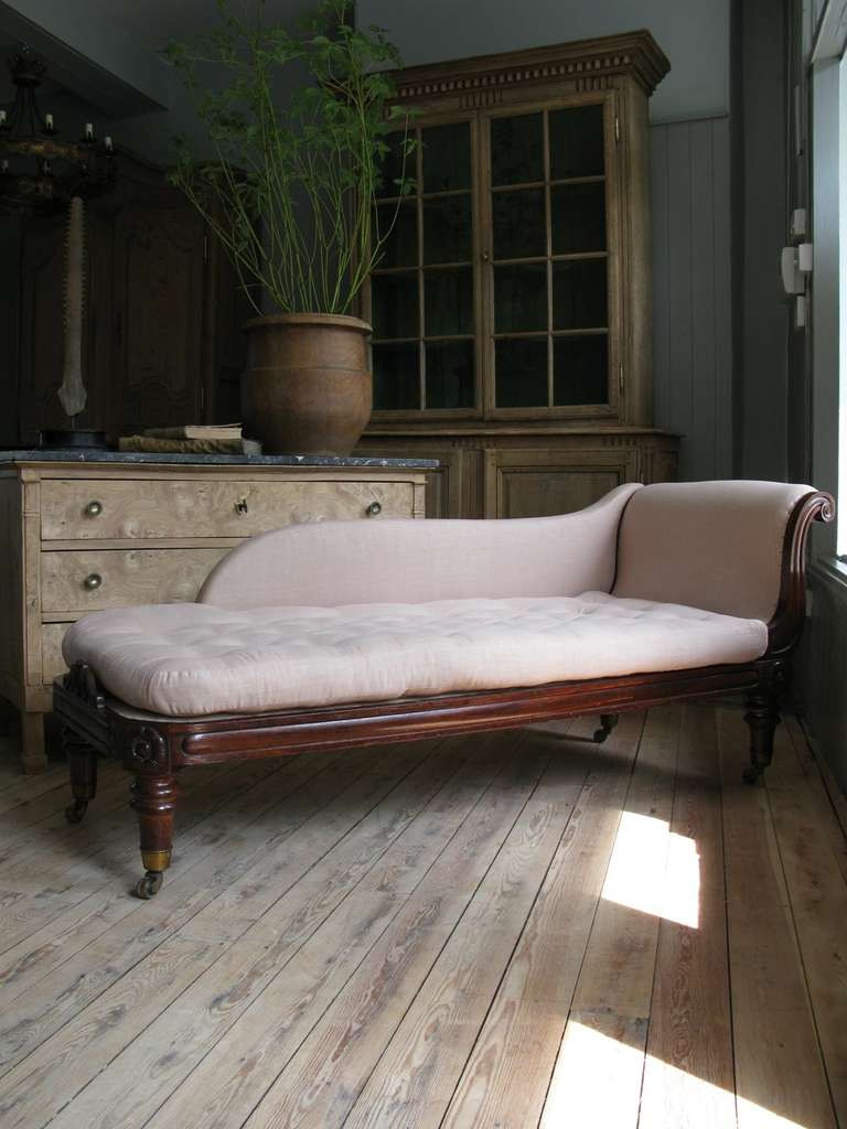 Fine Quality 19th Century English Country House Daybed 6