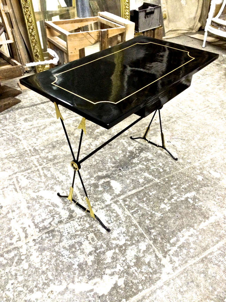 Dolt exquisite 1940s French one drawer lady desk in wrought iron and lacquered top with gold leaf insert.
