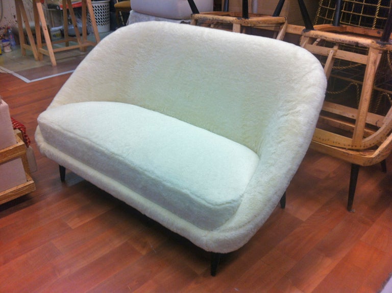 Theo Ruth for Artifort 1950s Couch Newly Reupholstered in Wool Faux Fur For Sale 1