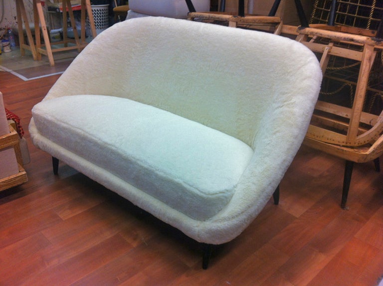 Theo Ruth for Artifort 1950s Couch Newly Reupholstered in Wool Faux Fur For Sale 5
