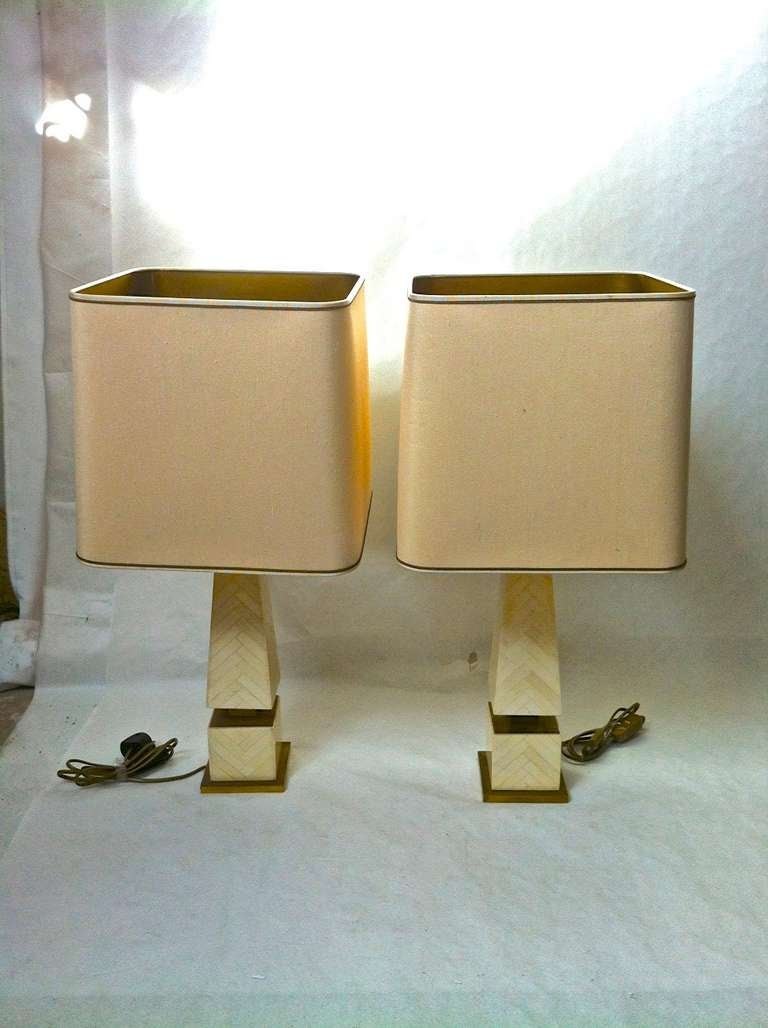 Awesome Superb Pair of Ivory like Marquetry Obelisk Lamps with Gold Bronze Base For Sale 1