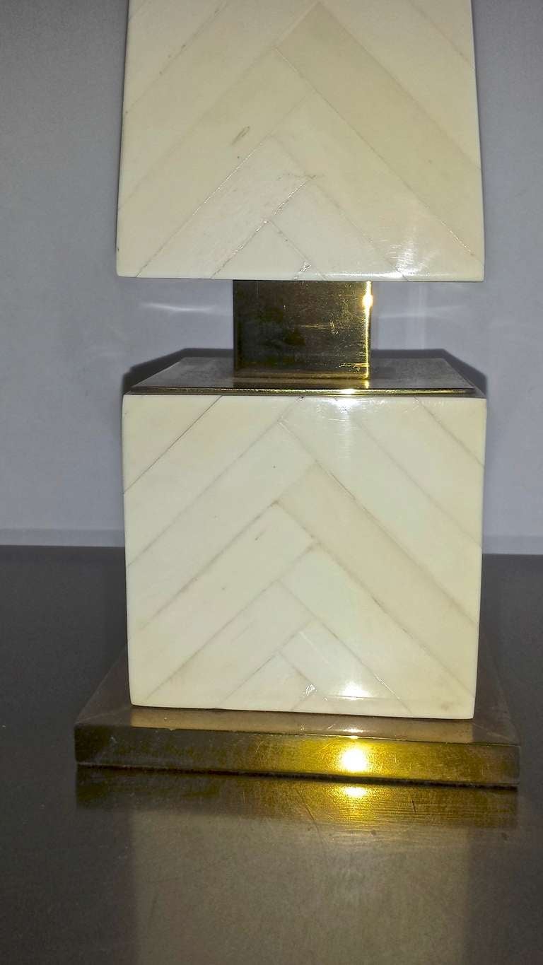 Modern Awesome Superb Pair of Ivory like Marquetry Obelisk Lamps with Gold Bronze Base For Sale