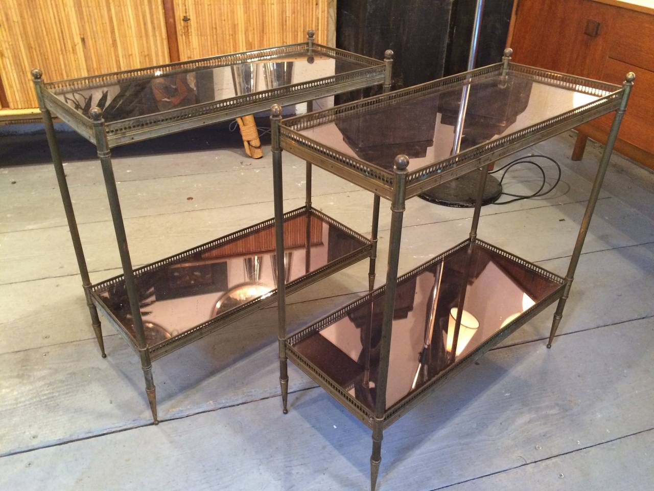 Maison Jansen 1940s Refined Pair of Two-Tier Side Tables with Mirrored Top For Sale 1