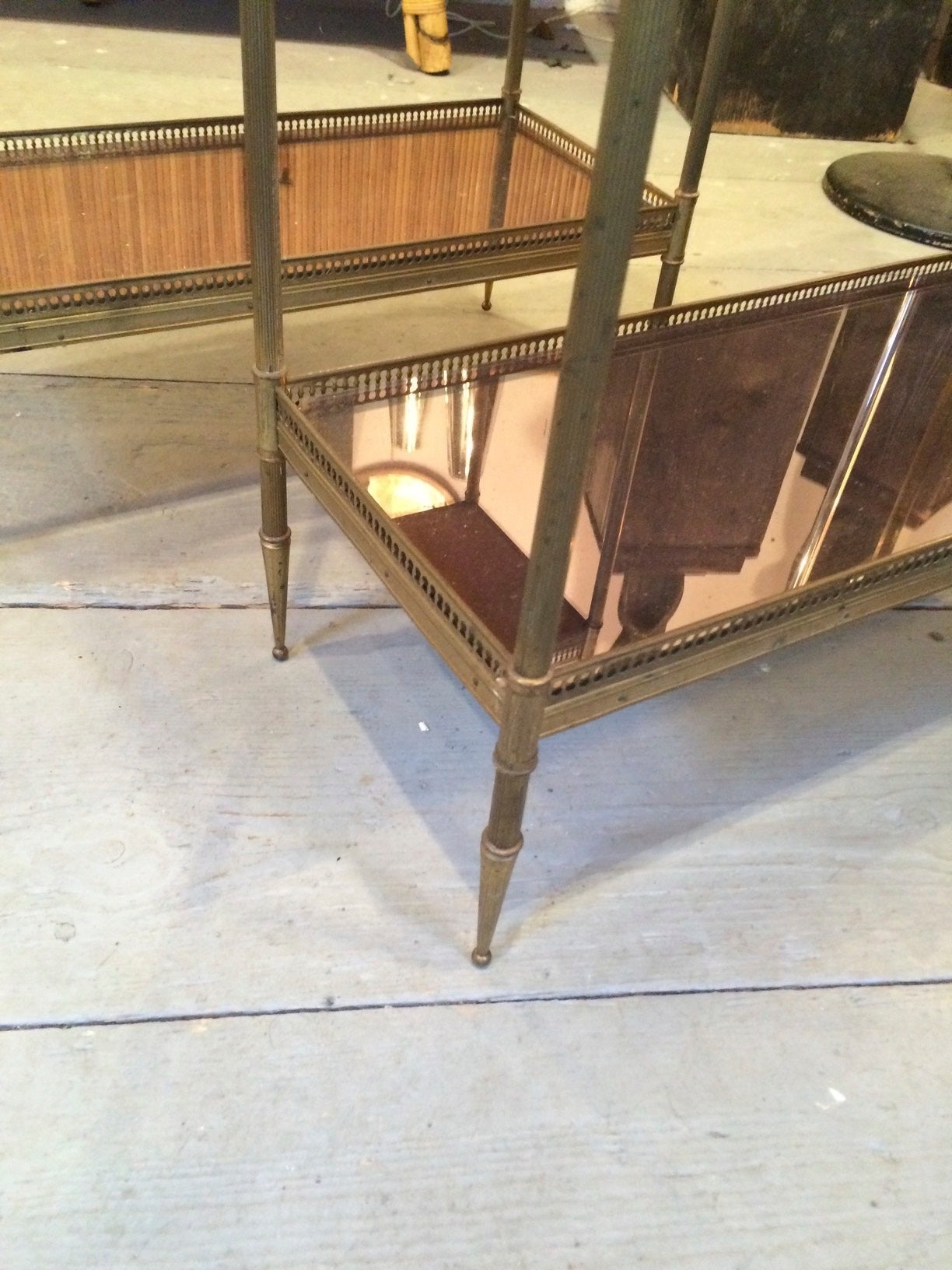 Maison Jansen 1940s Refined Pair of Two-Tier Side Tables with Mirrored Top In Good Condition For Sale In Paris, ile de france