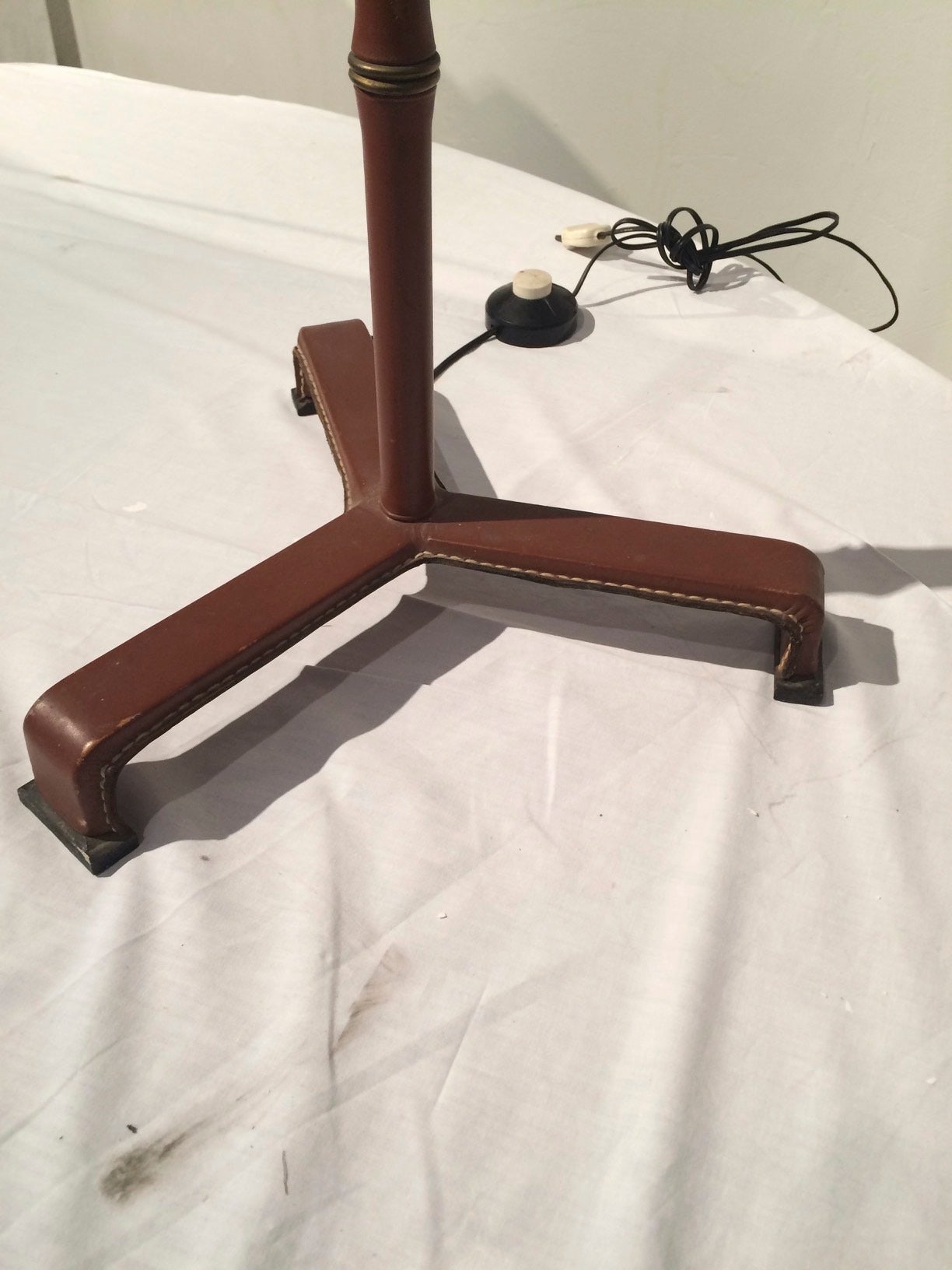 Jacques Adnet Rarest Brown Hand-Stitched Leather Tripod Standing Lamp In Good Condition For Sale In Paris, ile de france