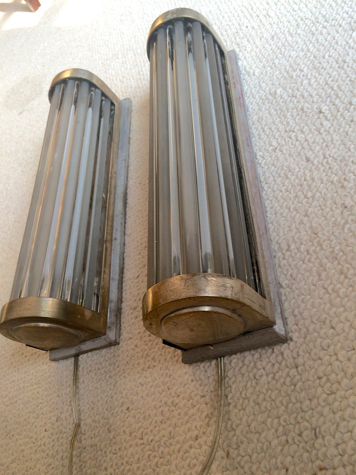 Mid-20th Century Maison Baguès Very Rare Pair of Neoclassic Silver Leaf Patina Sconces For Sale