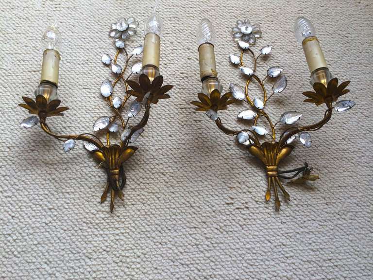Maison Baguès 1940s Genuine Extremely Refined Pair of Floral Gold Leaf Sconces