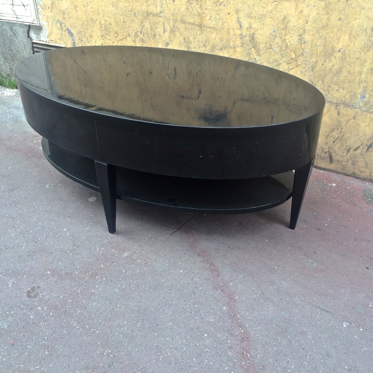 Large Black Lacquered Two-Tier Coffee Table In Excellent Condition In Paris, ile de france