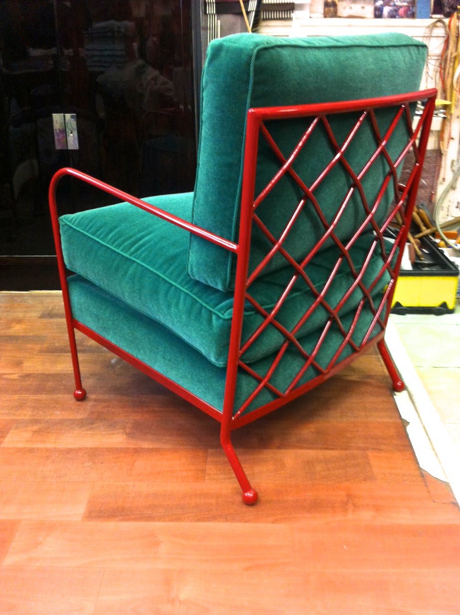 Jean Royère Rare Paire de Fauteuils Croisillon en fer rouge