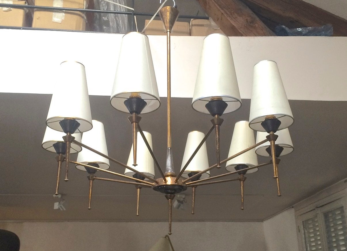 Italian spectacular ten-lights chandelier in brass and oxidized metal.