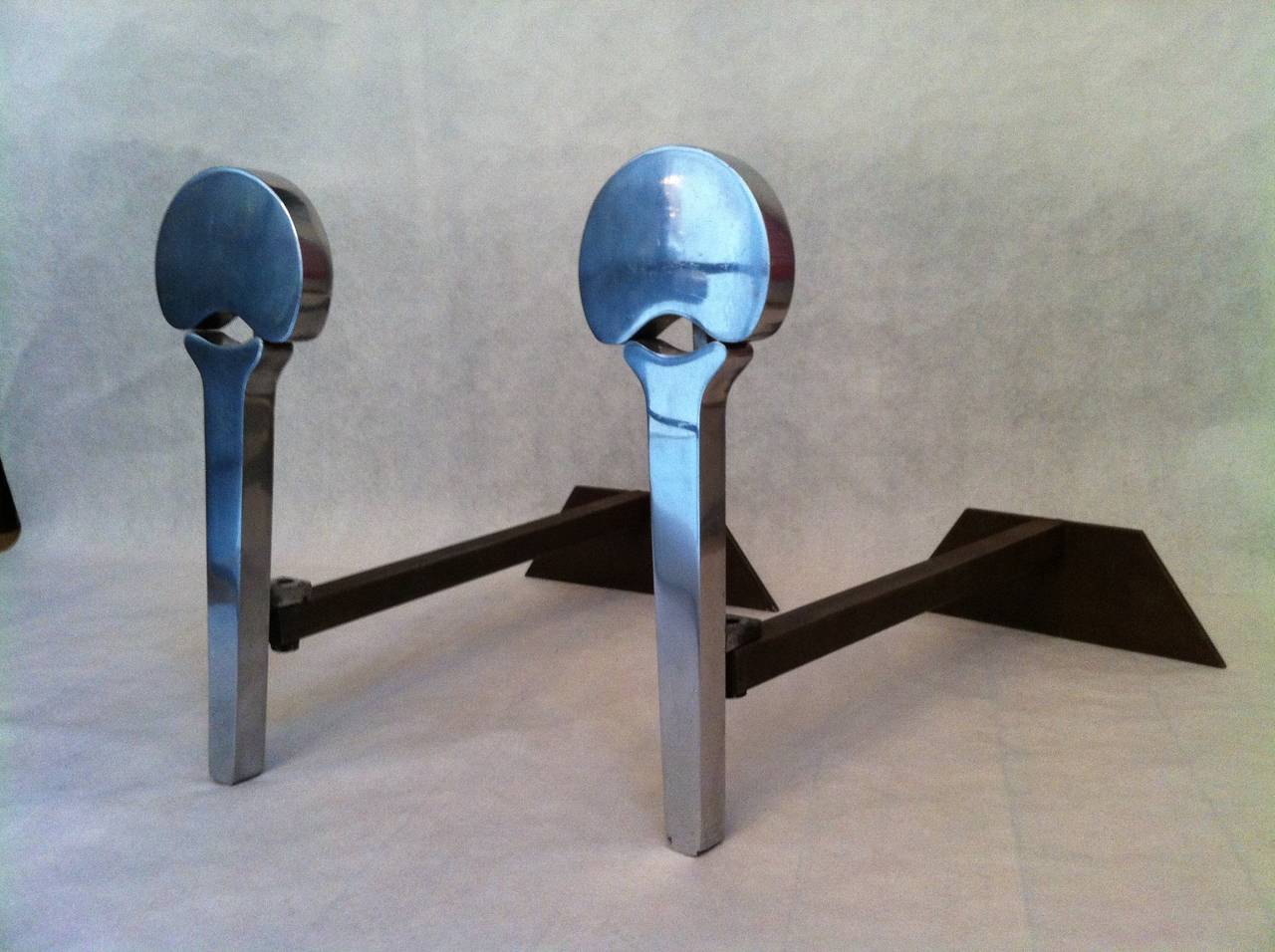 Francois Monnet 1970s Pair of Brushed Steel Andirons In Good Condition For Sale In Paris, ile de france