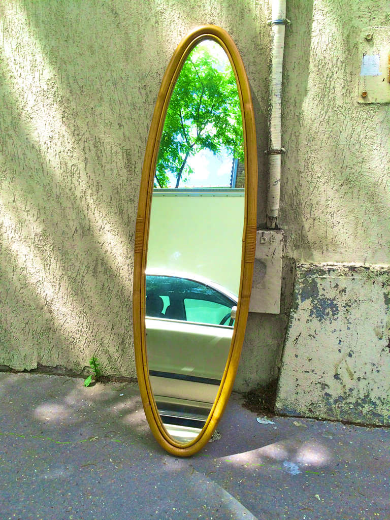 1950s Riviera Superb Design Long Oval Rattan Mirror in Good Vintage Condition For Sale 1