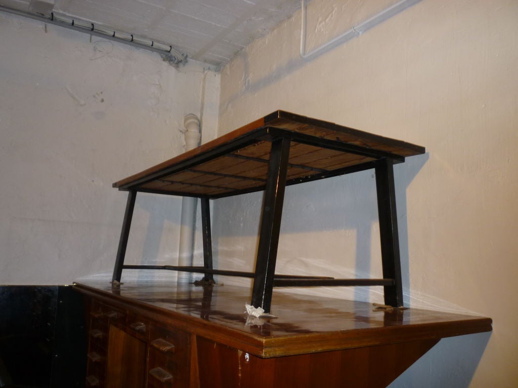 French Long Workshop Table in Iron and Mahogany Top For Sale 3