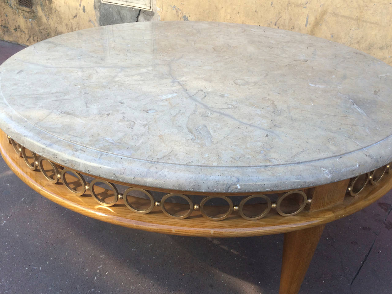 Jean Royère Ash Tree Tri-Leg Coffee Table with Marble Top and Gold Bronze In Excellent Condition In Paris, ile de france