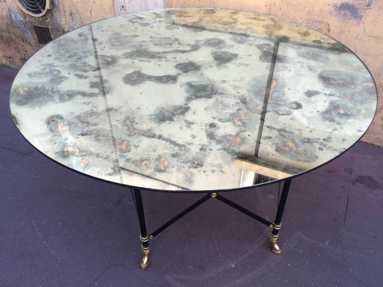 Maison Jansen Round Dining Table with a Thick Eglomized Mirror Top In Excellent Condition For Sale In Paris, ile de france