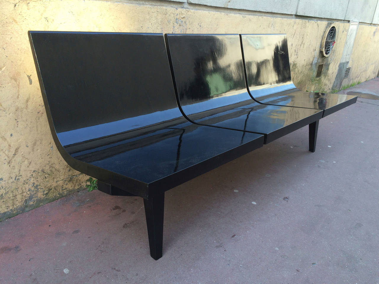 French Long 1950s Slipper Three-Seat Bench in Black Lacquered Wood In Excellent Condition For Sale In Paris, ile de france