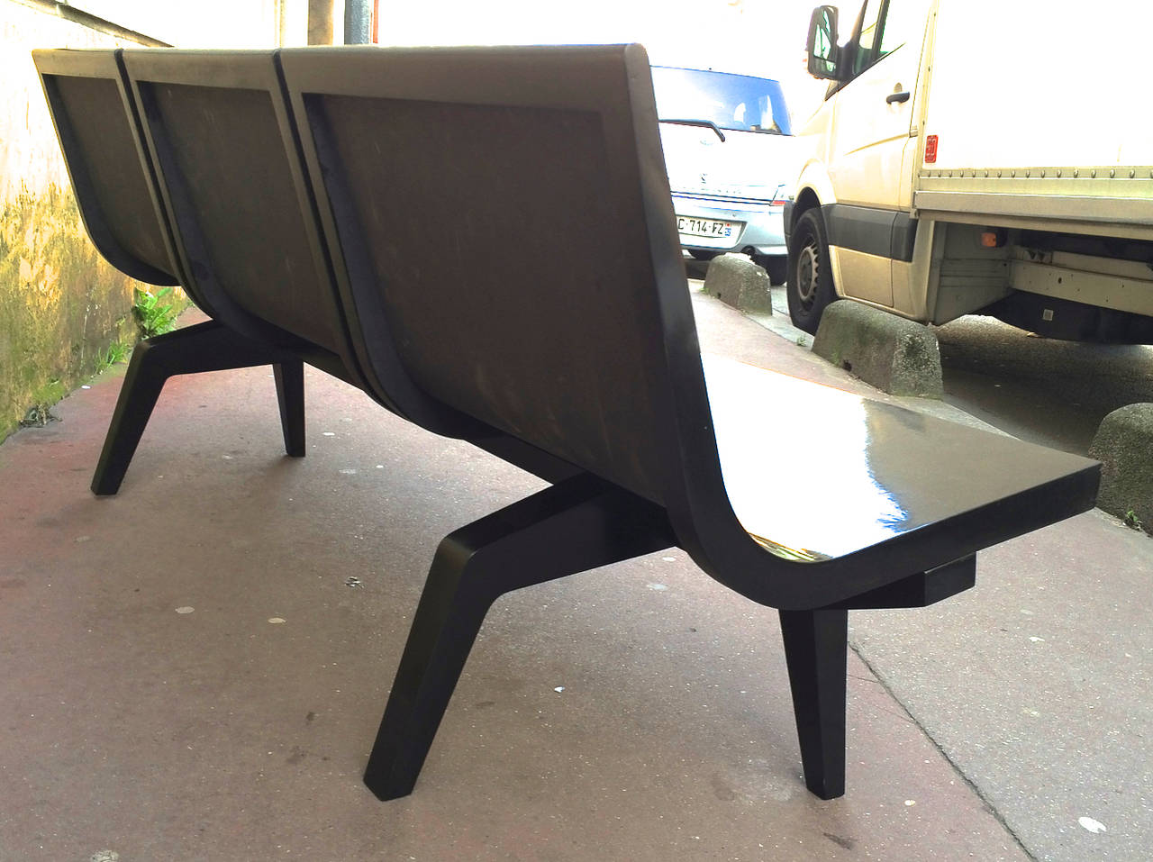 French superb long 1950s slipper three-seat bench in black lacquered wood.