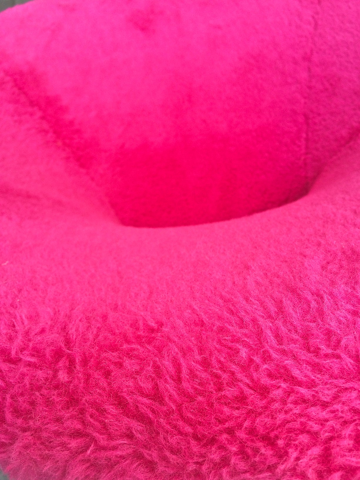 Late 20th Century Pair of Pink Wool Faux Fur 1970s Flying Saucer Chairs For Sale