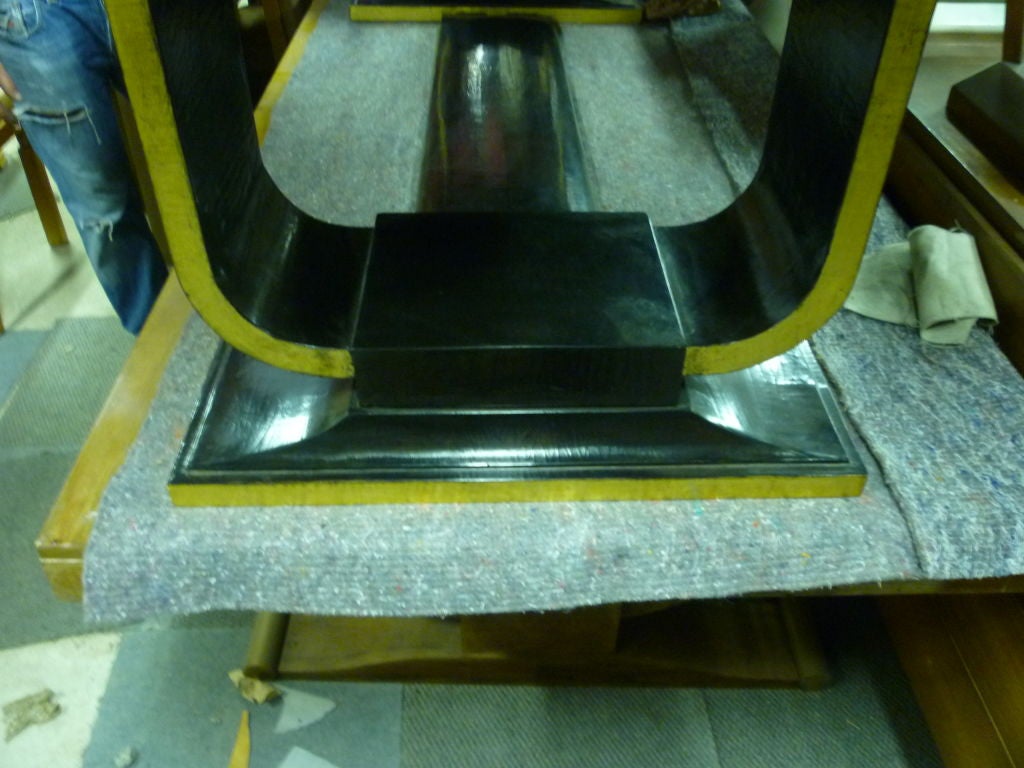 Rare 1925 Art Deco Dining Table in Black Lacquer and Gold Leaf In Good Condition For Sale In Paris, ile de france