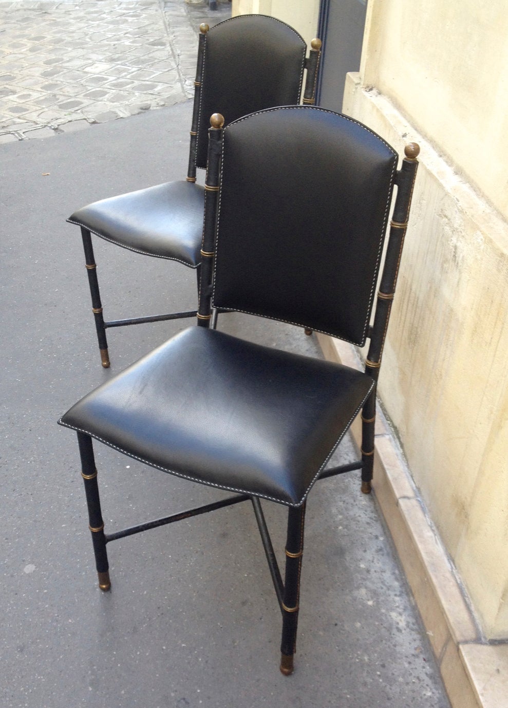 Jacques Adnet Rare Vintage Pair of Hand-Stitched Black Leather Chairs In Good Condition For Sale In Paris, ile de france